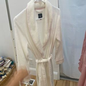 Laura Ashley fuzzy White bathrobe Sz S/M pink trim cozy #loungewear